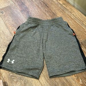 Under Armour men’s grey shorts